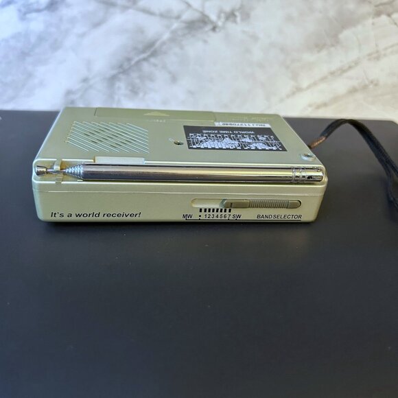 Bell & Howell Portable FM/MW/SW 9 Band World Receiver Radio - Picture 7 of 10